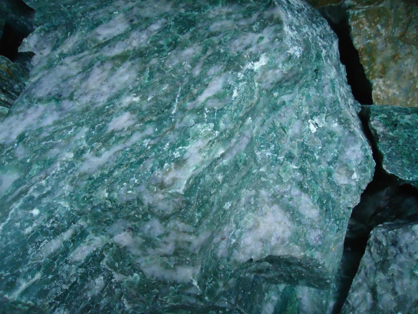 绿玉石原石毛料石